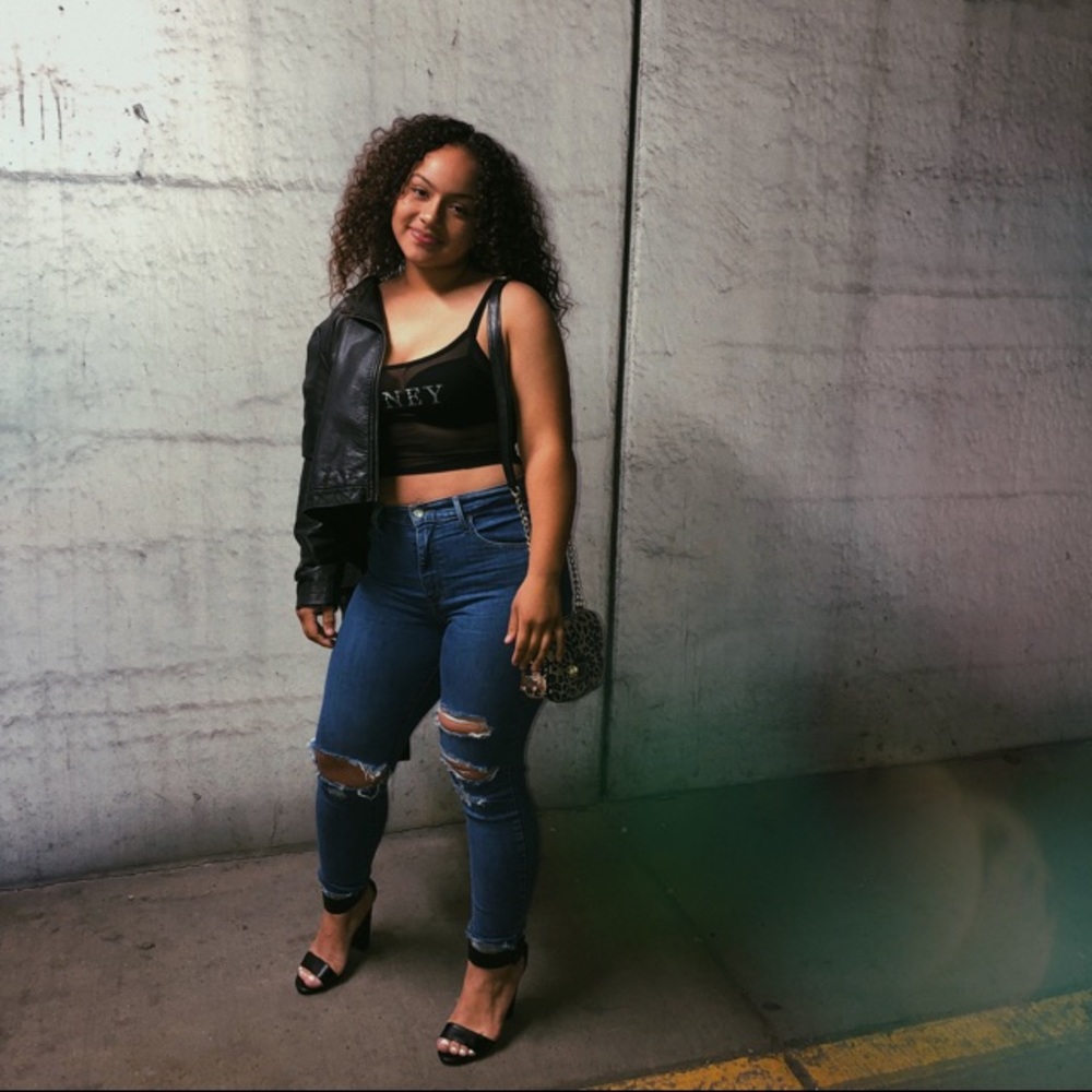 Meet your Posher, Taina